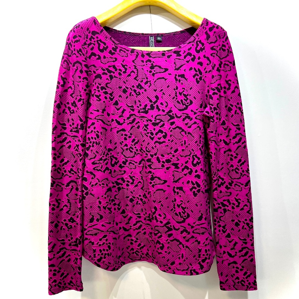 Sno Skins bold fuchsia pink and black animal print pullover abstract stretch L
